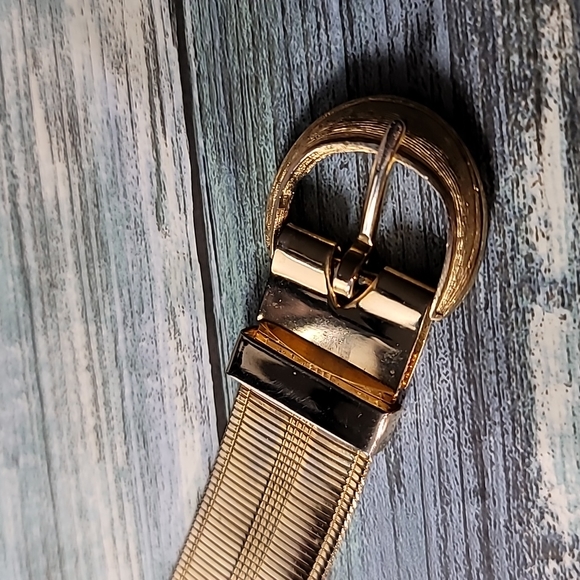 Goldtone Buckle Bracelet - Picture 7 of 7